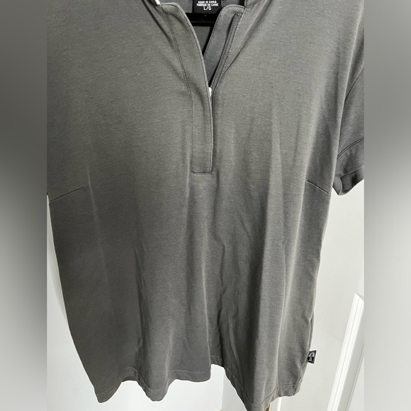 ADIDAS L Short Sleeve 1/4 Zip Pullover Top Size Large casual comfort - Picture 2 of 8